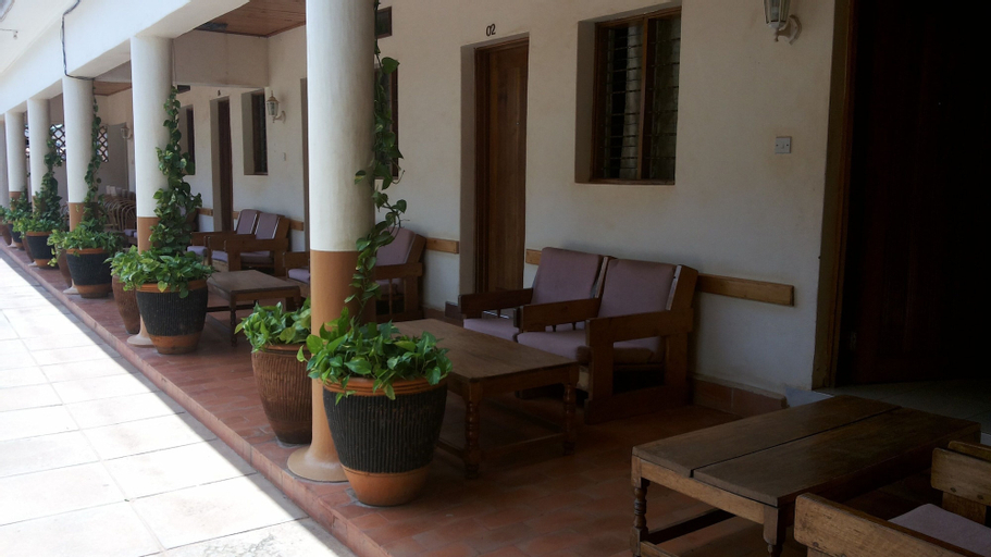 Exterior & Views 5