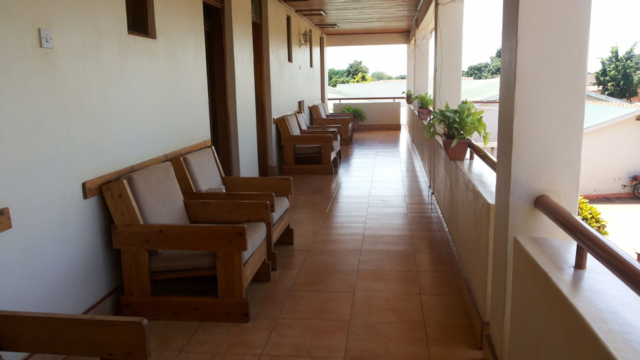 Exterior & Views 6