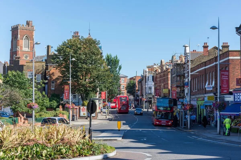 Others 3, Studio Sleeps 3 - Outdoor Space - Pet Friendly, London