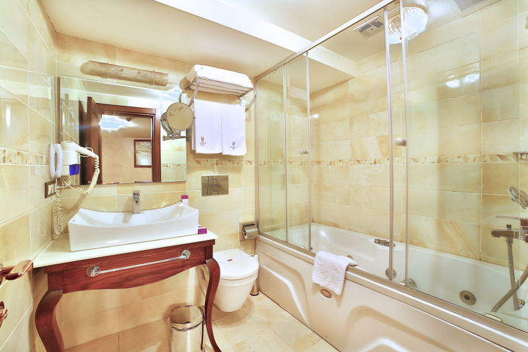 Bathroom 5, Amethyst Hotel, Fatih