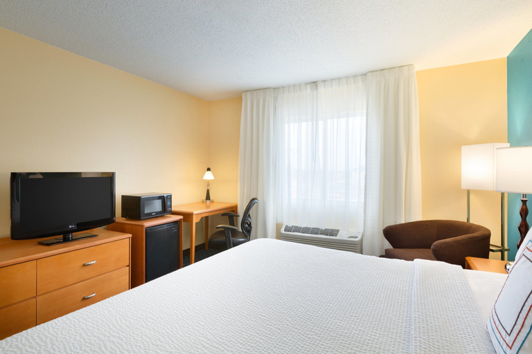 Bedroom 3, Fairfield Inn & Suites Bismarck North, Burleigh