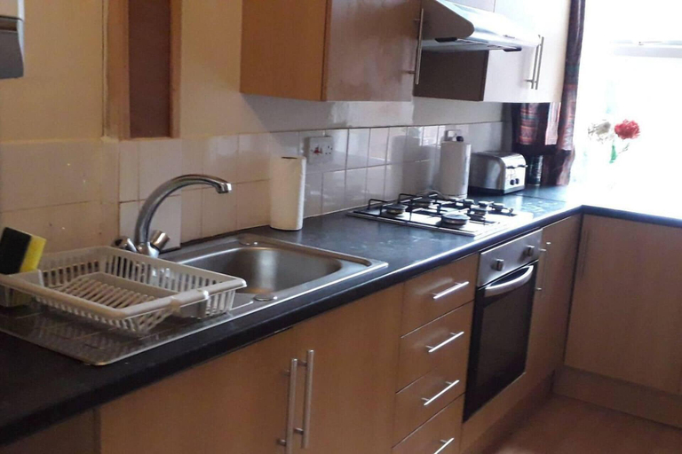 Others 4, Grand 4-bed Quasi Semi House in Manchester, Trafford