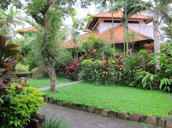 Exterior & Views 24