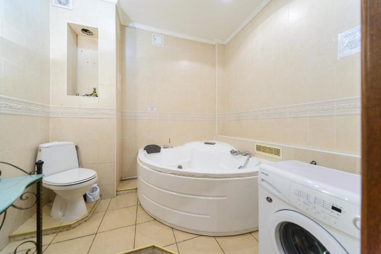 Bathroom 2, Cozy apartment near Olympic Stadium 2, Holosiïvs'kyi