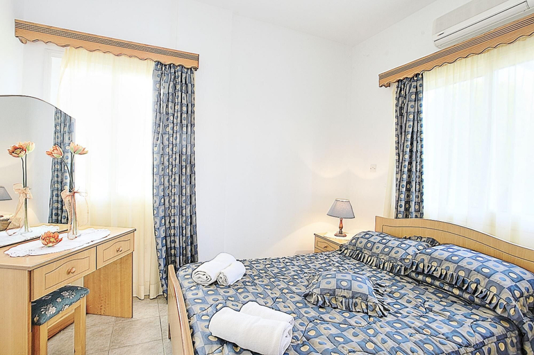 Room 2, Lemon Grove Villa Ena