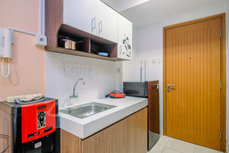 Private kitchen 4, Classic And Cozy Studio At Cinere Bellevue Suites Apartment, Depok