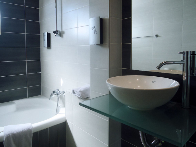 Bathroom 5, Amphitryon City Hotel, South Aegean