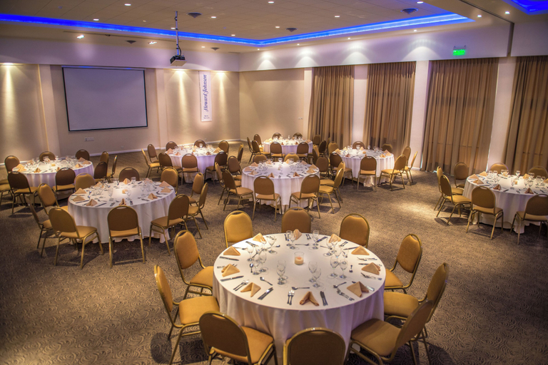 Food & Drinks 5, Howard Johnson Hotel & Convention Center by Wyndham, Merlo, Junín