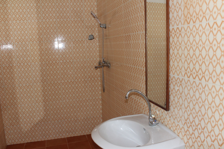 Bathroom 3, Faridu Beach House, Kaskazini 'A'