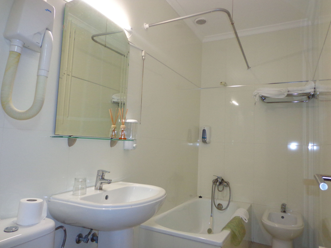 Bathroom 4, Hotel 4 Estações, Chaves