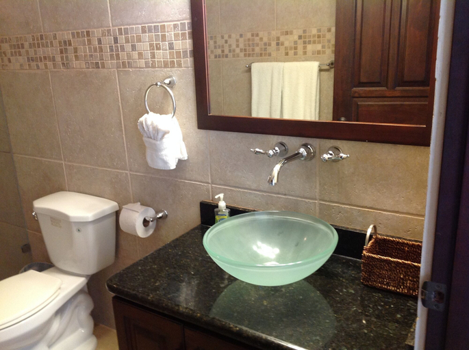 Bathroom 5, Corona del Mar, Carrillo