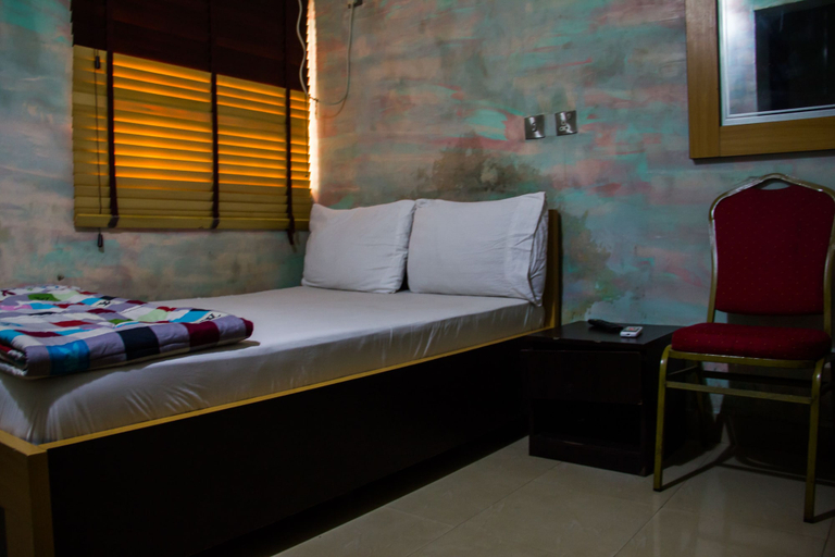 Bedroom 2, Glasshouse Hotel and Suites, Ifako/Ijaye