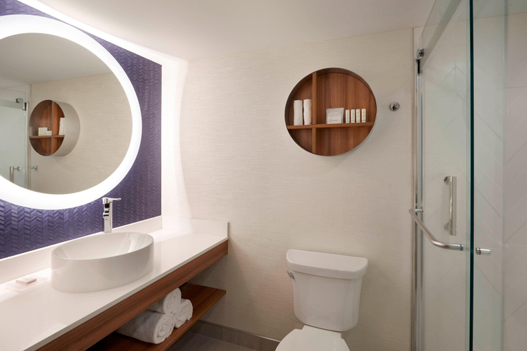Bathroom 4, Fairfield by Marriott Montreal Downtown, Montréal