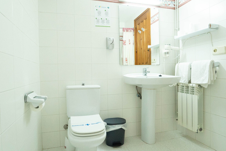 Bathroom 3, Hotel S’Agoita, Girona