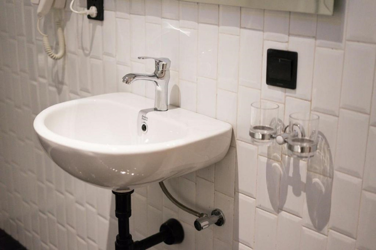 Bathroom 7