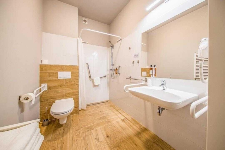 Bathroom 4, Hotel 107, Gdynia