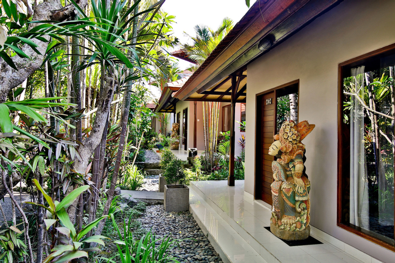 Exterior & Views 21