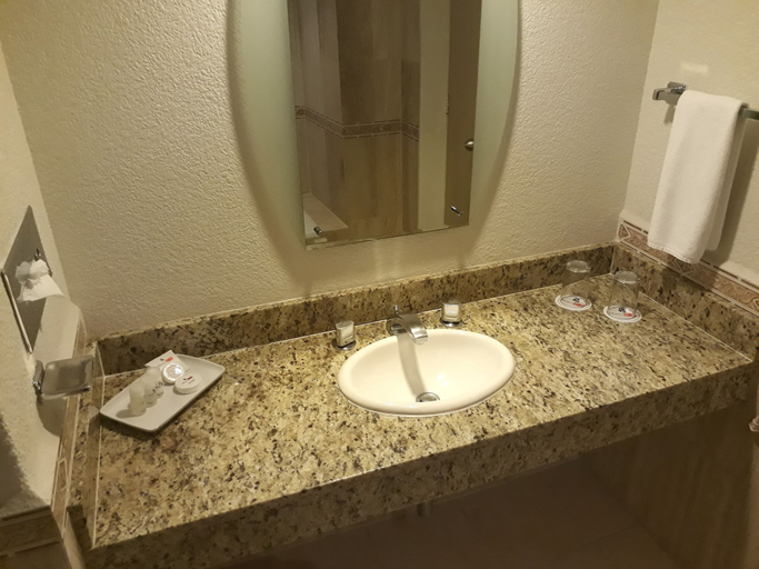 Bathroom 4, Hotel PF, Mexico City