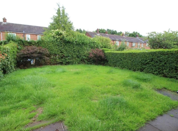 Others 5, Inviting 5-bed House in Stockport Bramhall, Stockport