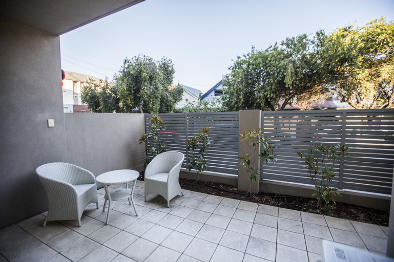 Exterior & Views 7