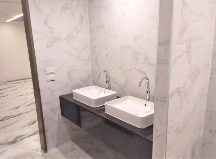 Bathroom 5, Sarasinee All Suite Boutique Hotel, Khlong San