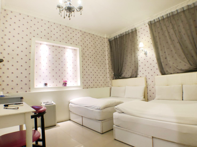 Bedroom 1, JJ Quad room 101, Taichung