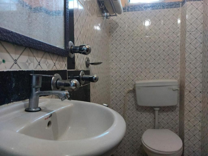 Bathroom, Hotel Quality, Mechi