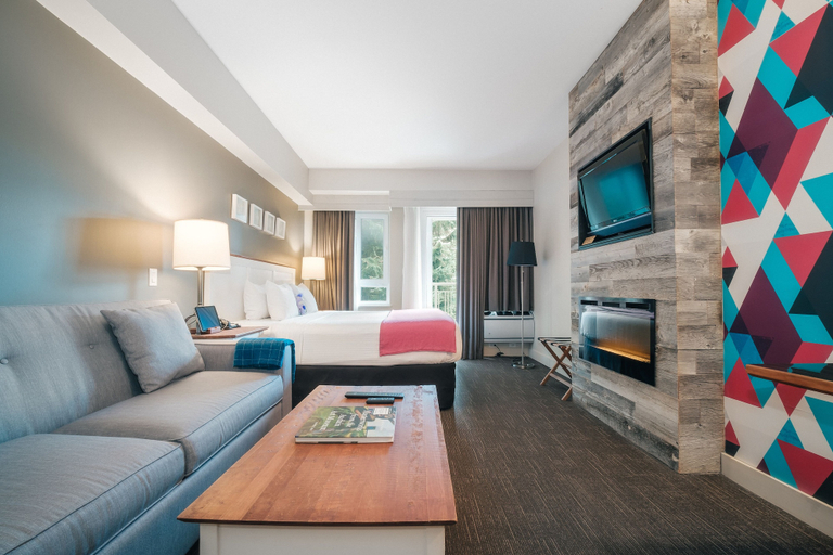 Bedroom 4, Summit Lodge Boutique Hotel, Squamish-Lillooet