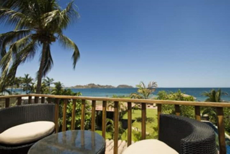 Room 4, Playa Potrero - Beachfront Villa big Private Pool Bella Catalina, Santa Cruz