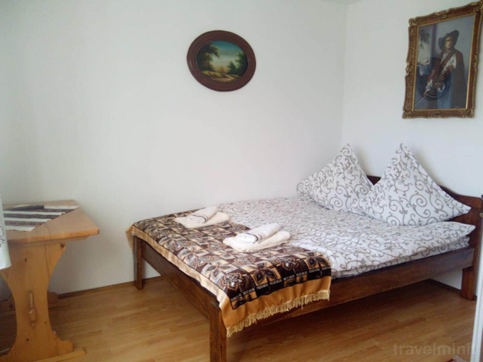 Room 5, Agrituristic House - Sleeps 8 With Garden, Manastirea Humorului