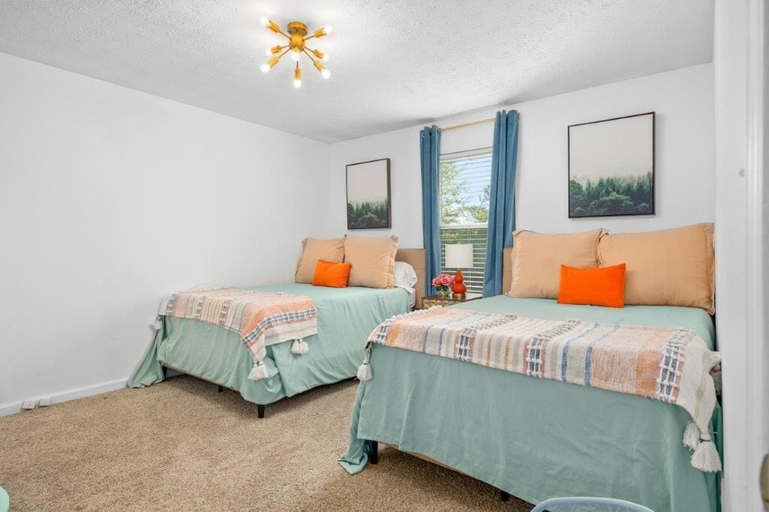 Bedroom 2, Heaven on Earth, Sevier
