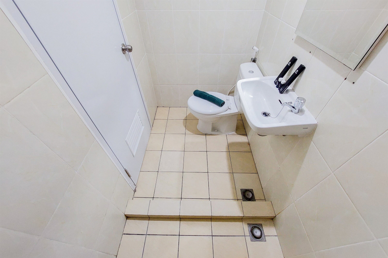 Bathroom 3, Nice Studio Apartment At M-Town Residence, Tangerang