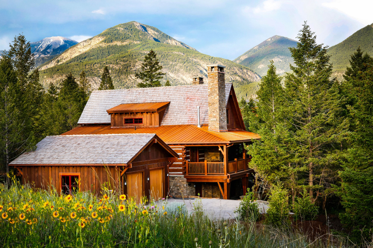 Exterior & Views