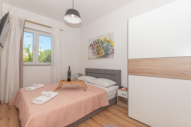 Others 3, Lux House Versys With Jacuzzi, Drniš