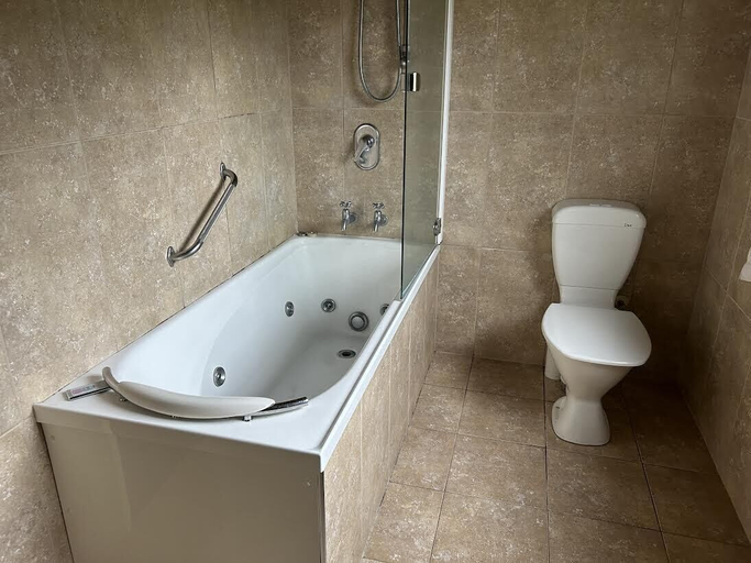 Bathroom 3, Kiwi Park Motels & Holiday Park, Tasman