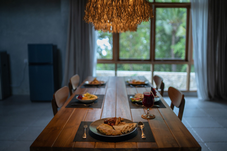 Dining Room 8