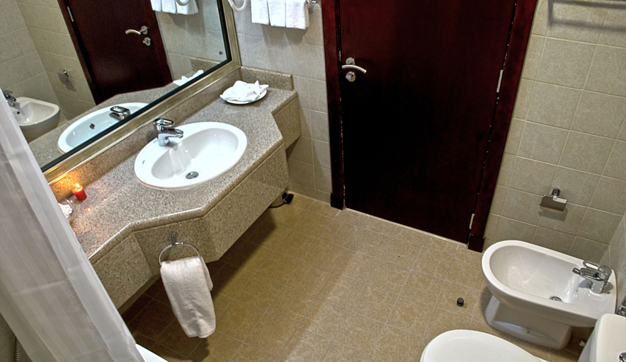 Bathroom 5, Chelsea Gardens Hotel Apartment, Dubai