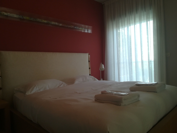 Bedroom 5, Scale Suites, Attica
