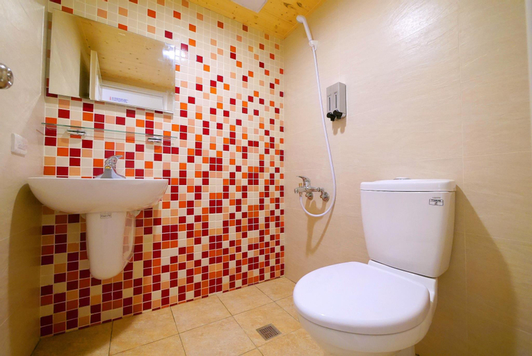 Bedroom 2, JJ House 6 Pax Room 401, Taichung