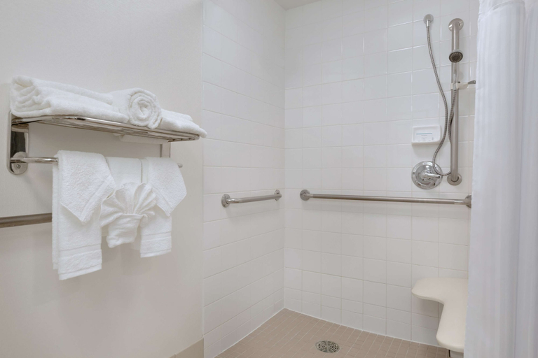Bathroom 4, Hilton Garden Inn Worcester, Worcester