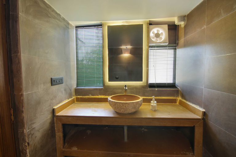 Bathroom 5, Tadoba Jungle Camp, Chandrapur