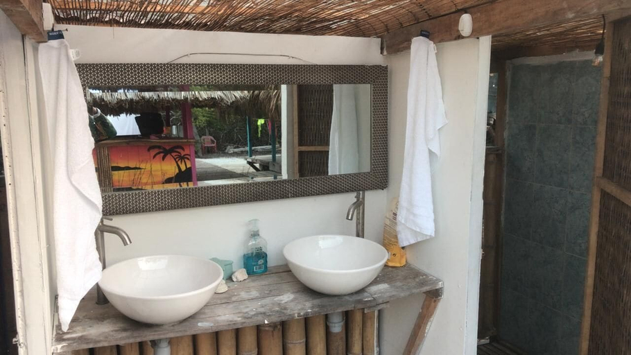 Bathroom, CAFÉ ARENA BEACH, San Onofre