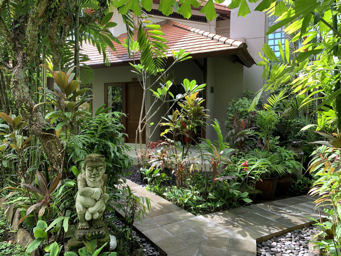 Exterior & Views 23