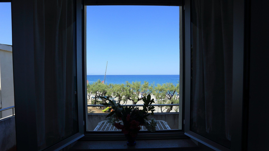 Others 5, Nettuno Resort, Messina