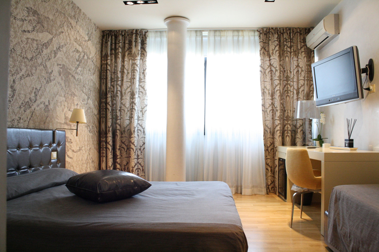 Bedroom 3, San Francisco, Lucca
