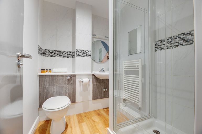 Bathroom 4, Swan Apartments - By Week2Week, Newcastle upon Tyne