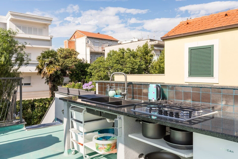 Others 5, Sleeps 8, Pet Friendly, Garden & Roof Terrace, Split