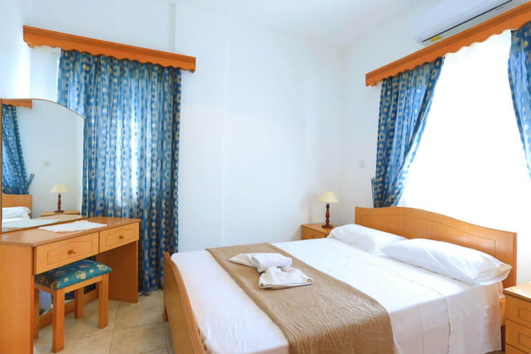 Room 4, Lemon Grove Villa Ena