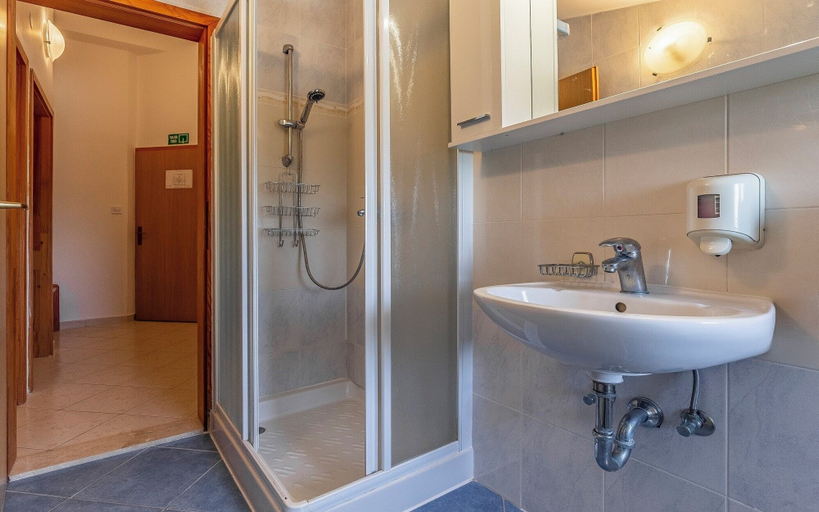 Bathroom 3, Apartmani Rok, Medulin