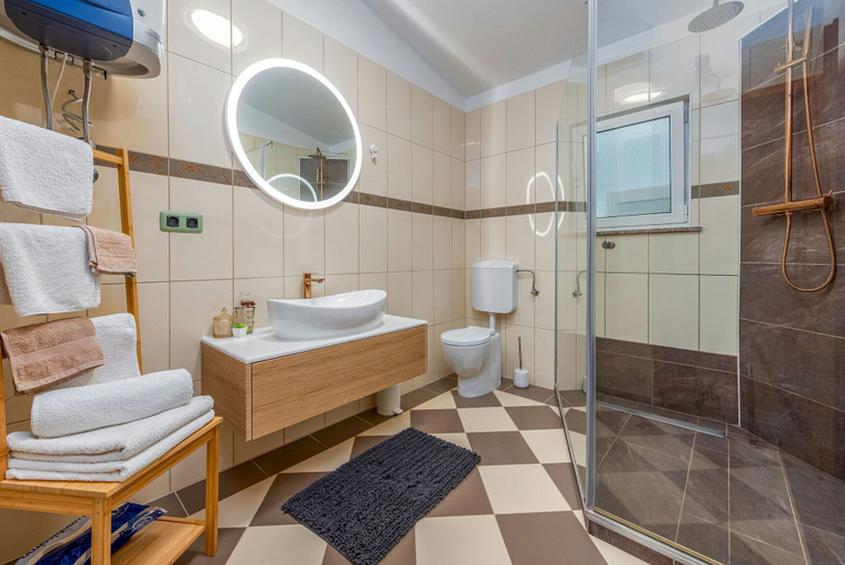Bathroom 4, Villa Fresia, Vir
